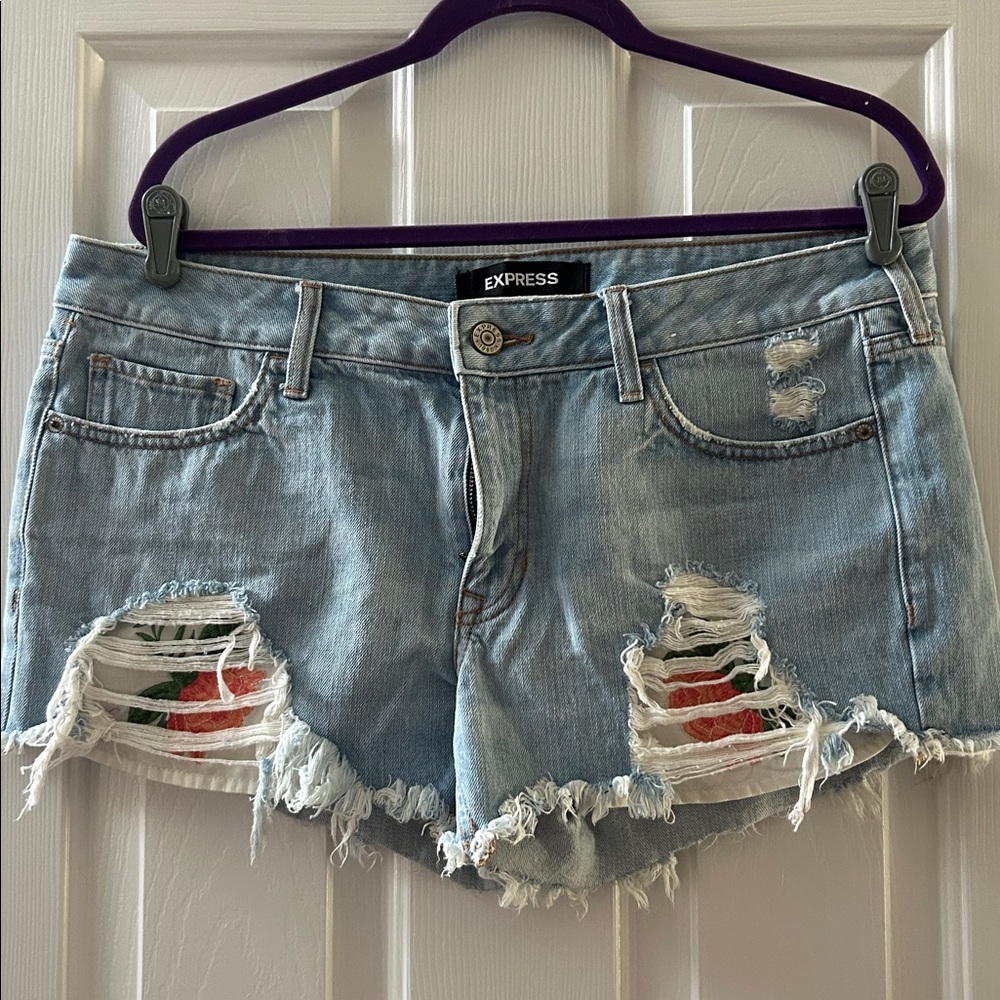 Express Low Rise Shortie Shorts With Embroidered Rose Detail Size 12 NWOT